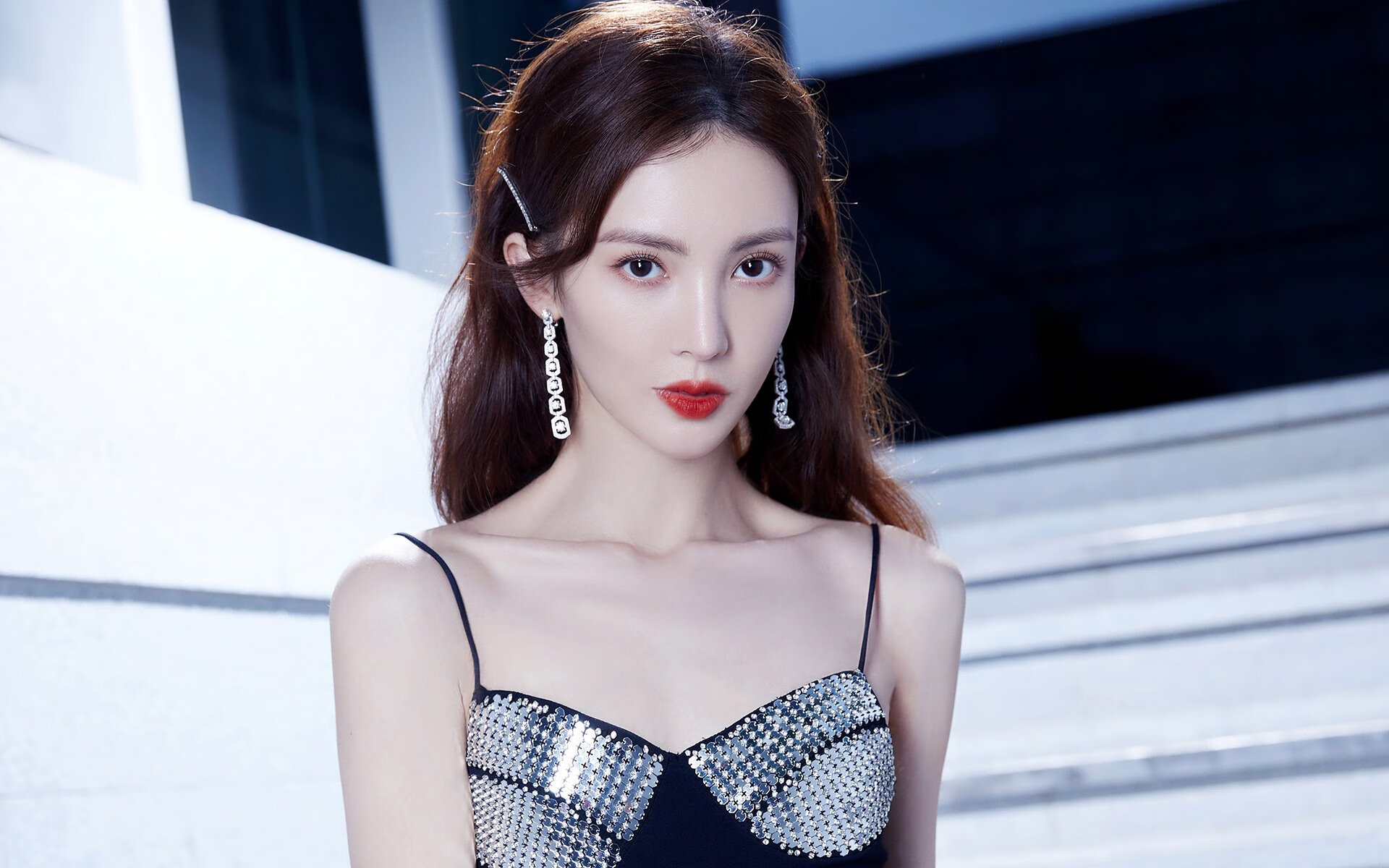 开云网页版-赛场默契：车手与队友完美配合的瞬间
