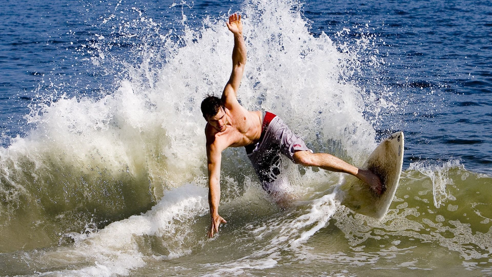 开云体育俱乐部官网-德甲突破传统，精彩反击与关键扑救令人震撼，德甲intro